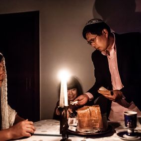 A Sabbath dinner held at the Jin family home in Kaifeng City, Henan Province (Jia Shuo)